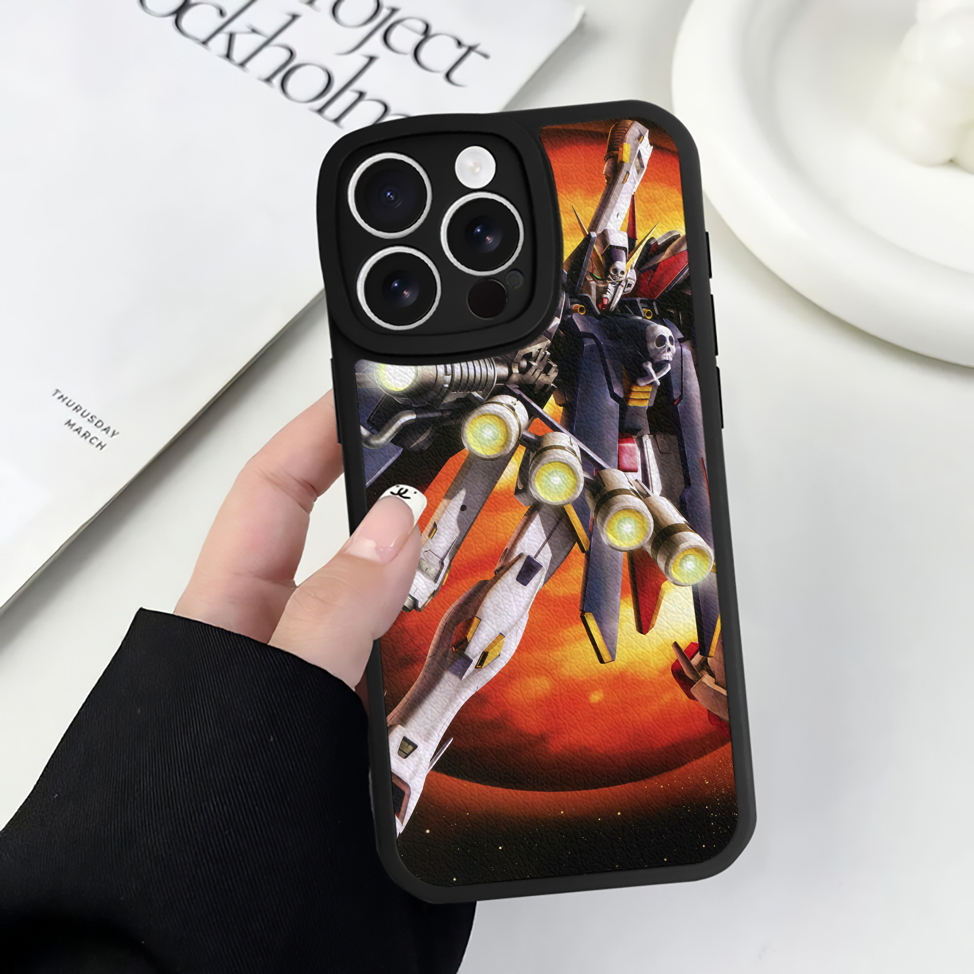 （画像用） 機動戦士ガンダム Mobile Suit Gundam 【iPhone 16シリーズ対応】シリコンスマホケース（レザー調） 材質：シリコン